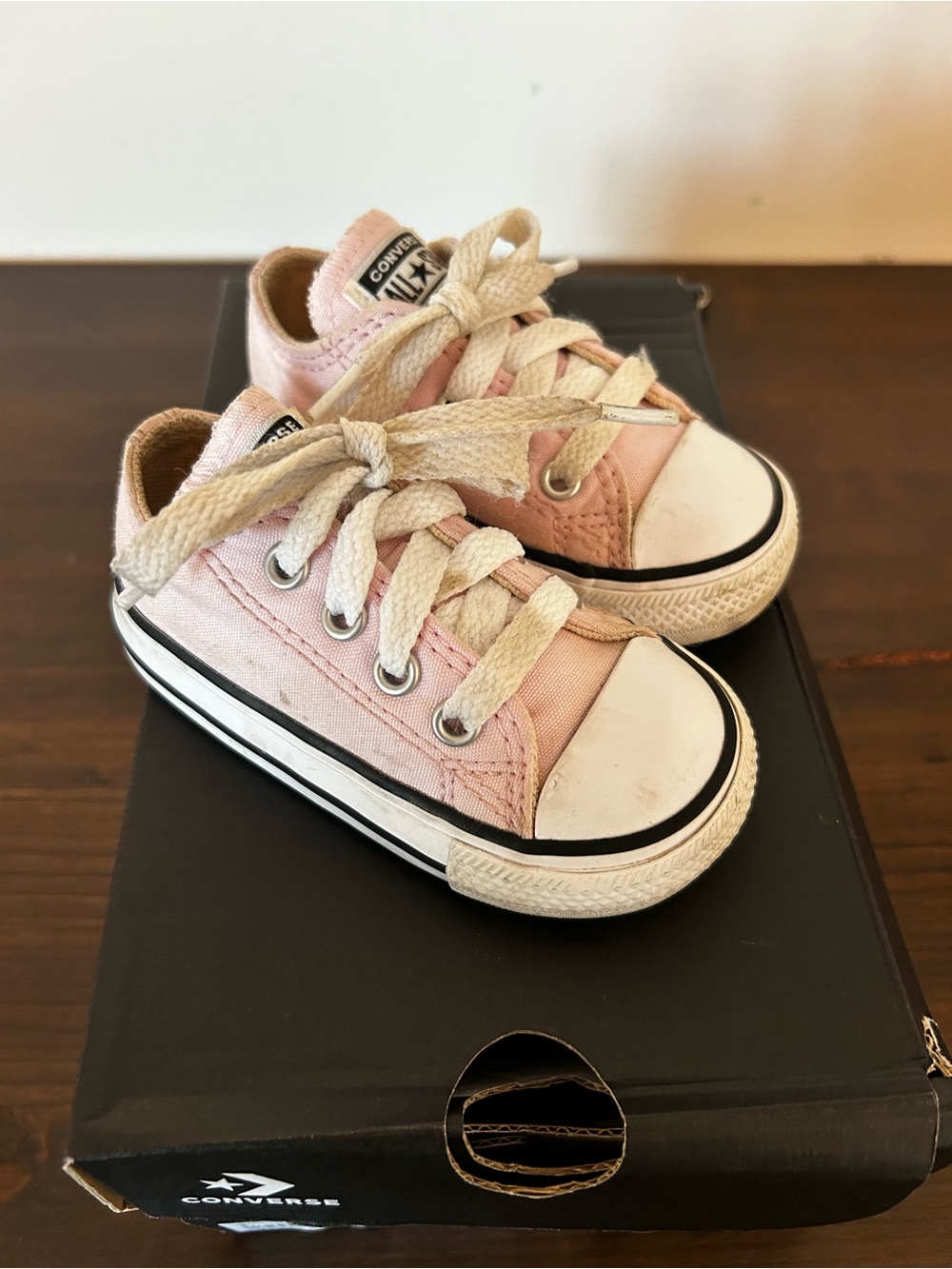 Converse Kids Low Top Sneakers in Light Pink and White